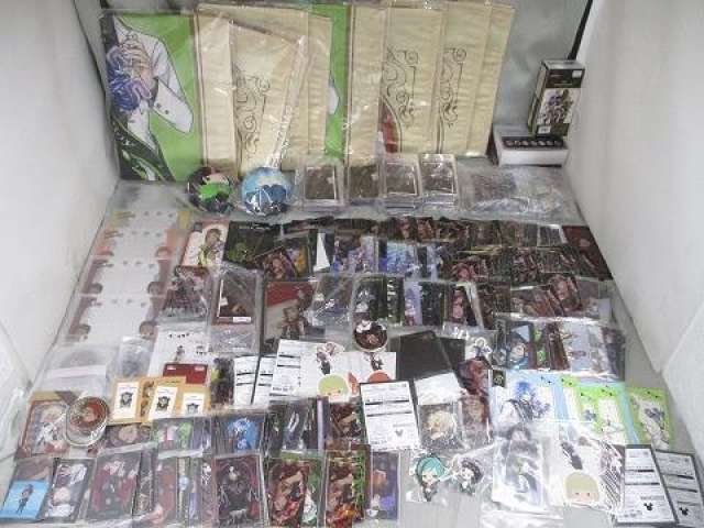 ツイステッドワンダーランド ジャミル・バイパー 他 缶バッジ マルチクロス カード 等