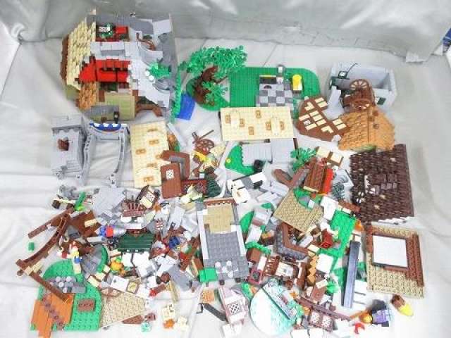 レゴ 10332 アイコン 中世の町並み LEGO Icons ミニフィグ付き